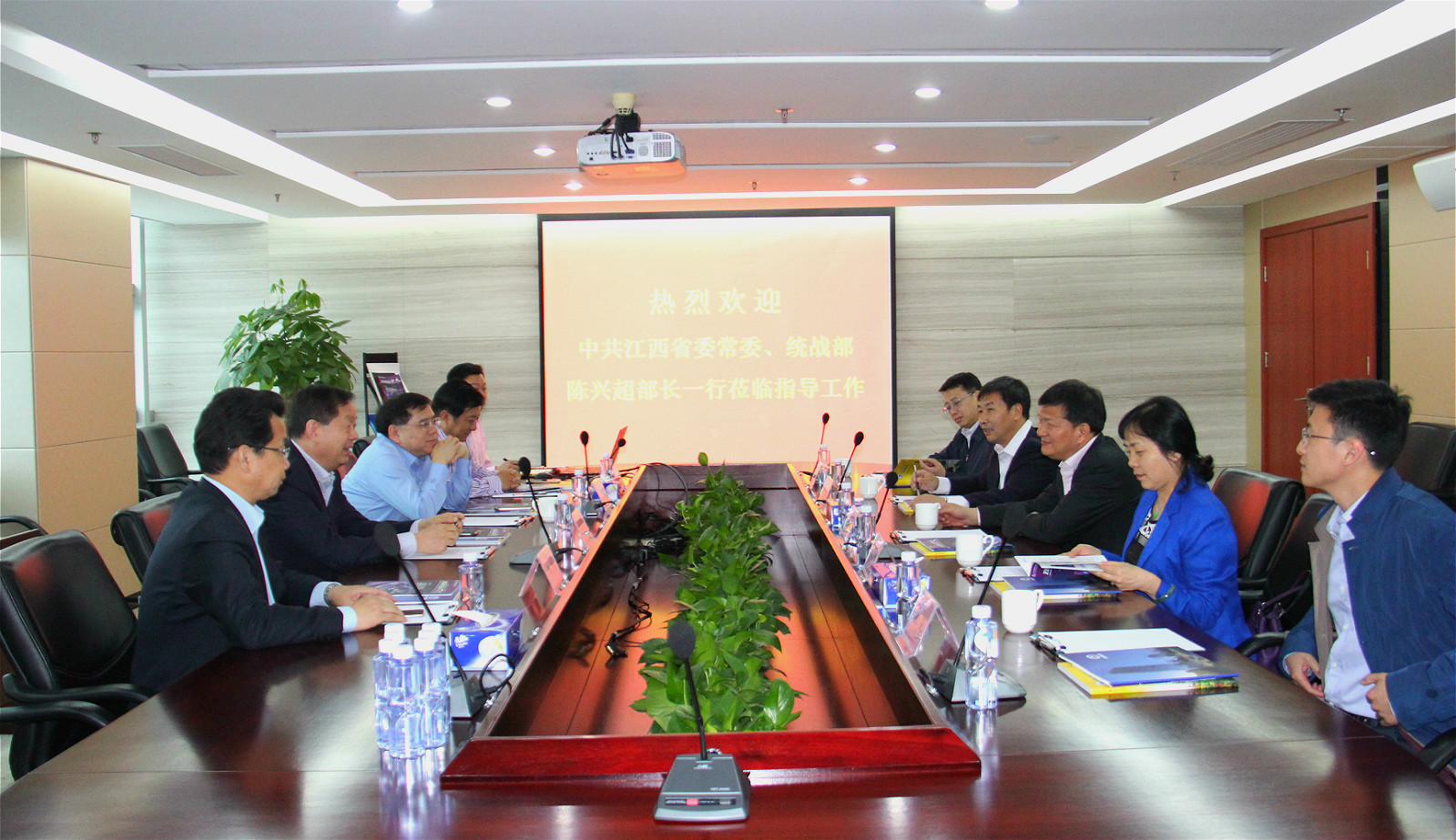中共江西省委常委、統(tǒng)戰(zhàn)部部長陳興超一行到訪方大集團