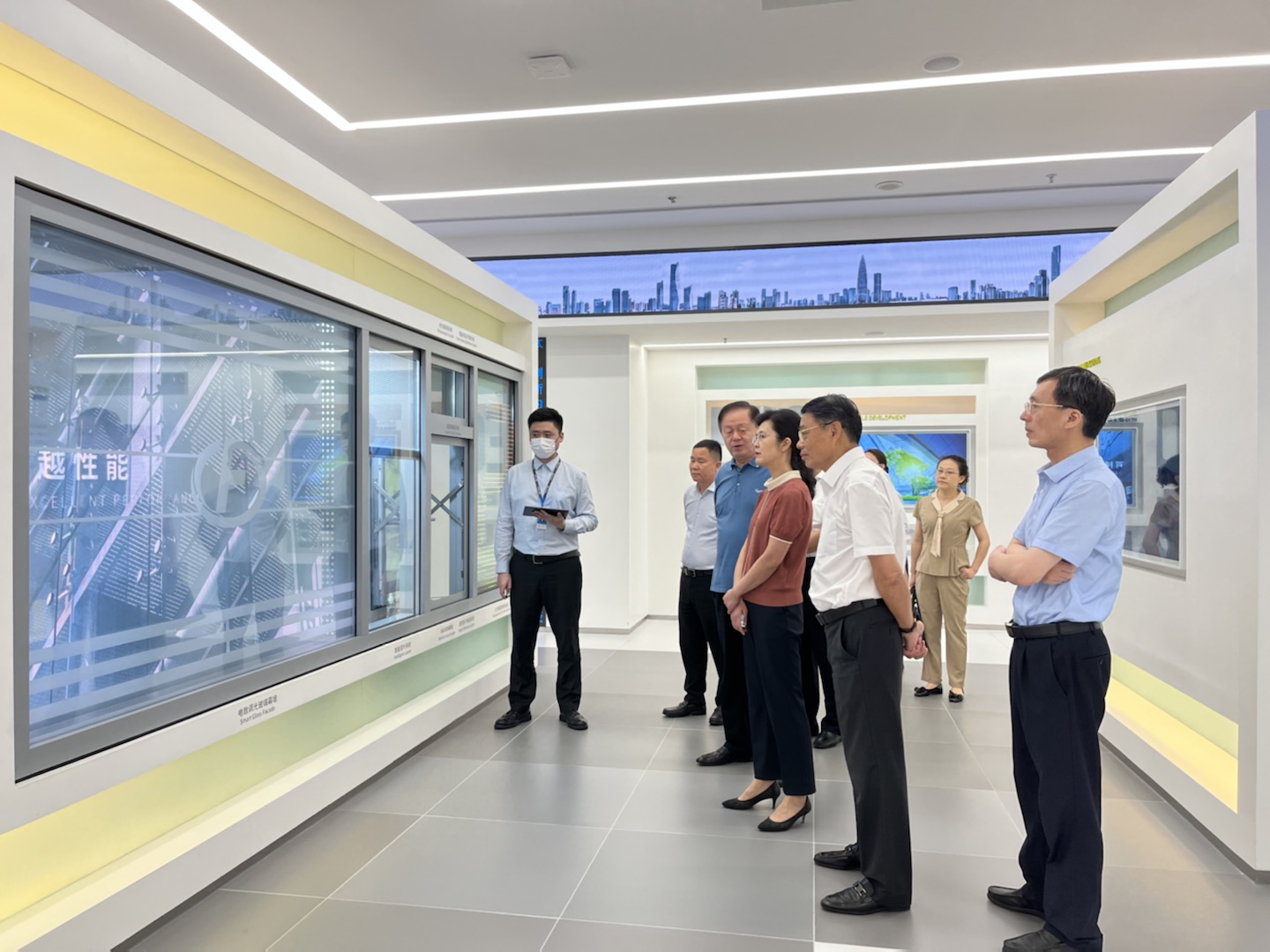 江西省政協(xié)副主席、省工商聯(lián)主席謝茹一行蒞臨方大集團(tuán)考察